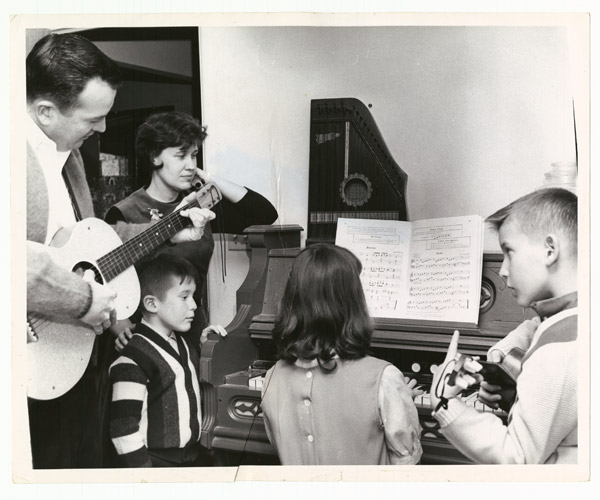 Erma Bombeck with family at the piano