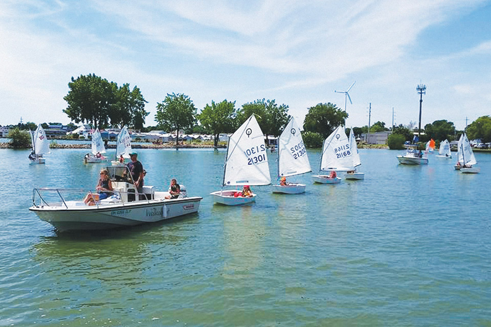 Kids learning to sail in Sandusky