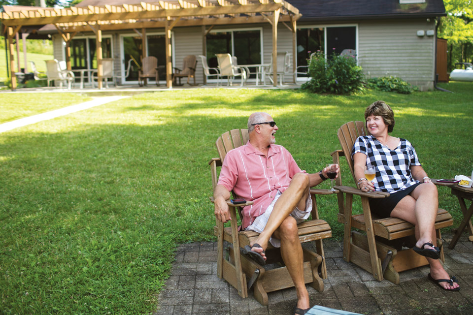 Couple-outside-Sand-Hollow_Winery