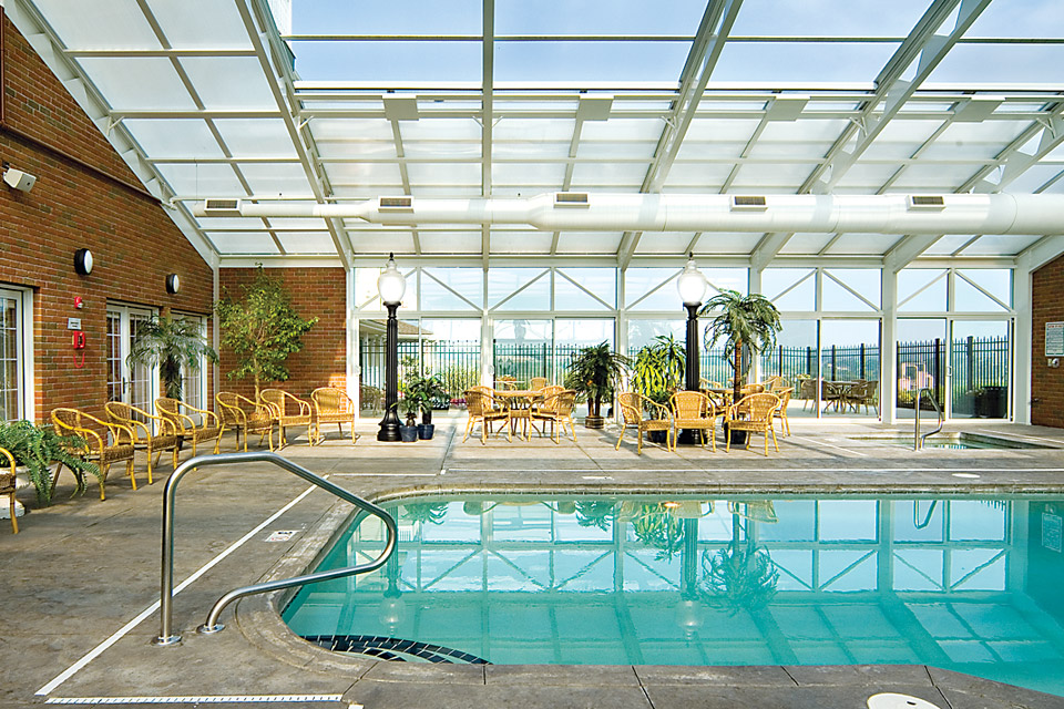 The pool at Carlisle Inn Sugarcreek