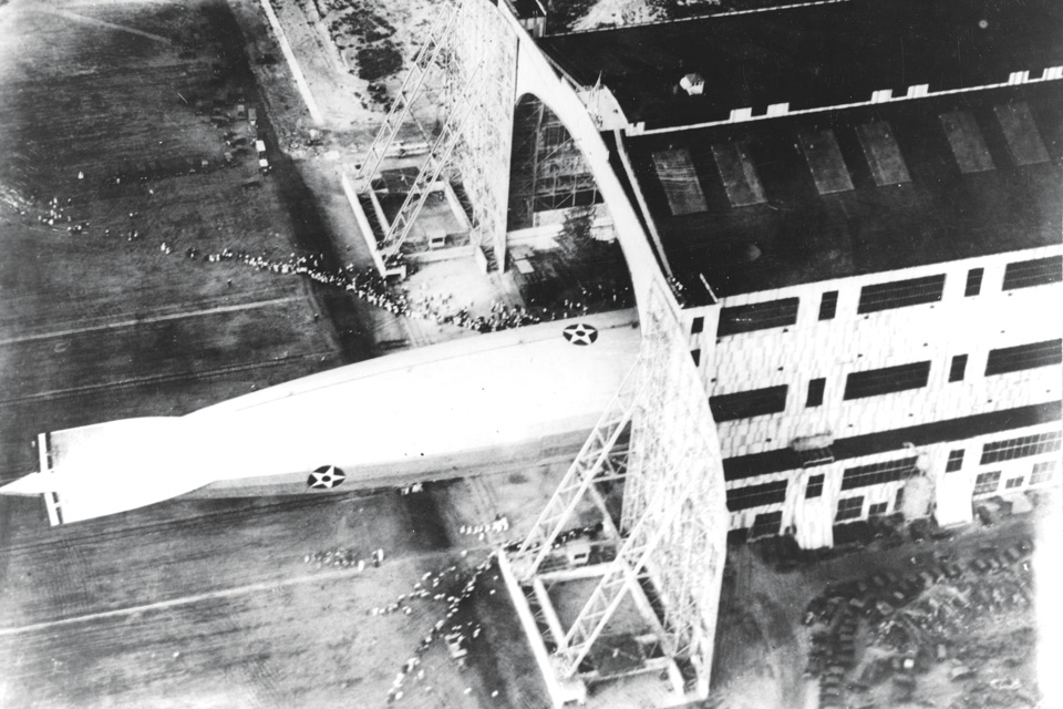 USS Shenandoah coming out of hangar (U.S. Naval History and Heritage Command Photograph)