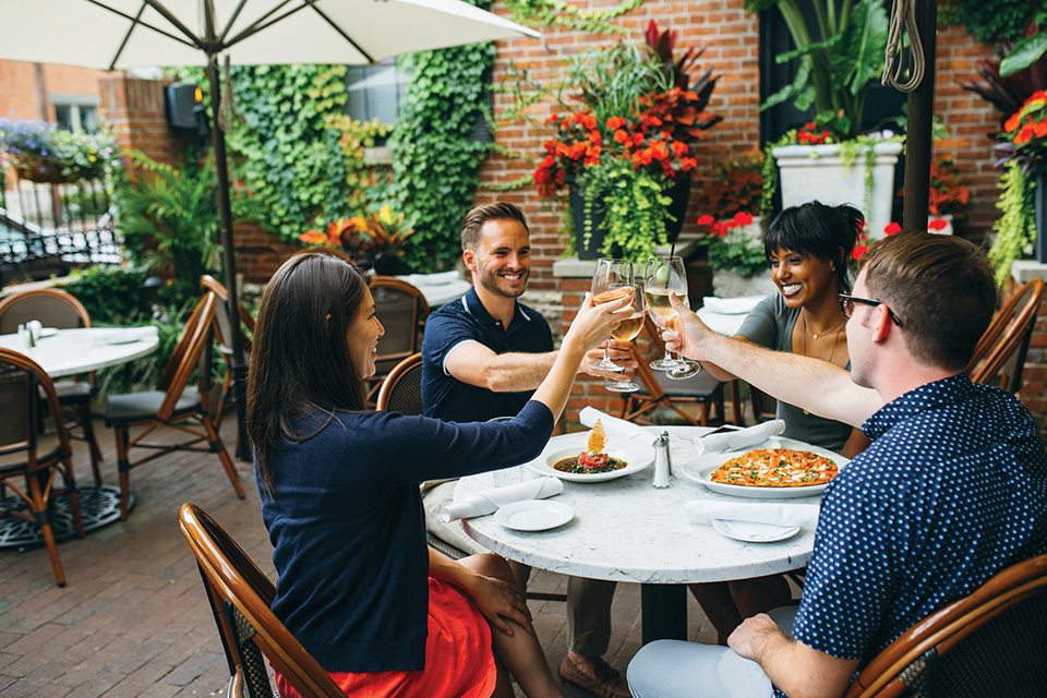 Friends  dining out at Lindey’s in German Village (photo courtesy of Experience Columbus)