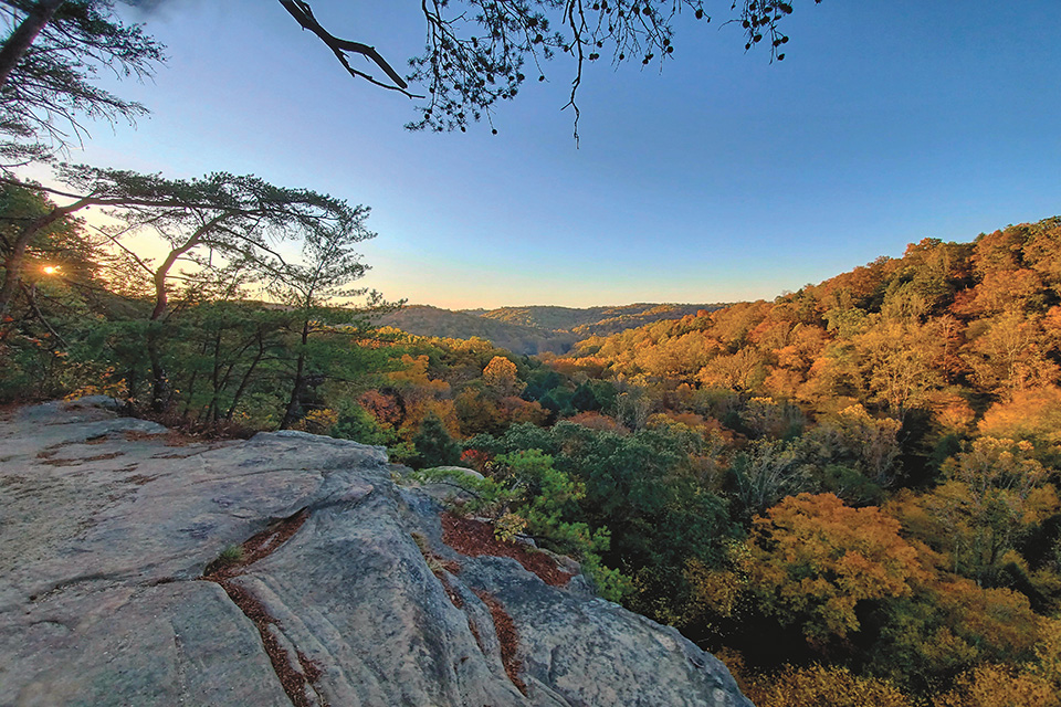 Conkles Hollow Rim Trail (photo by Dave Edmonds)