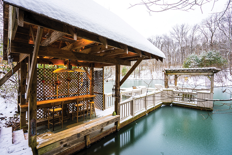 Cherry Ridge Boat House dock and bar