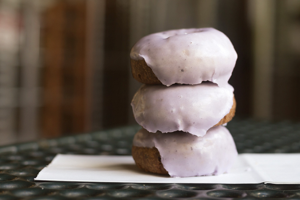 White House Fruit Farm blueberry doughnuts (photo by Kelly Powell)