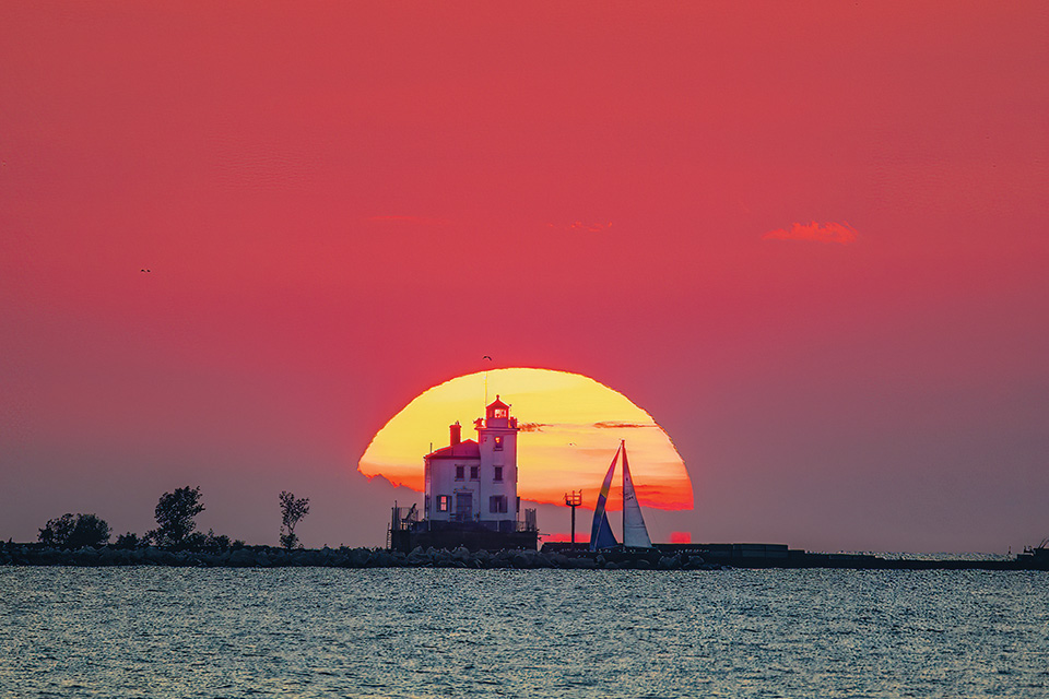 Fairport Harbor West Breakwater Light (photo by Brenda Traffis)