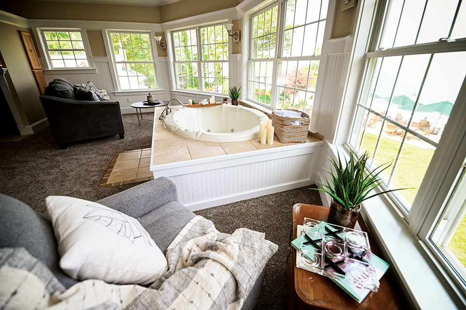 Interior of the Lakehouse Inn (photo by Martello Photography)