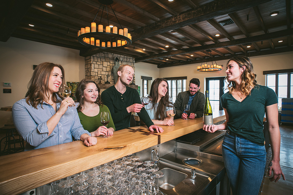 Group takes part in a wine tasting (photo by Beryl Striewski)