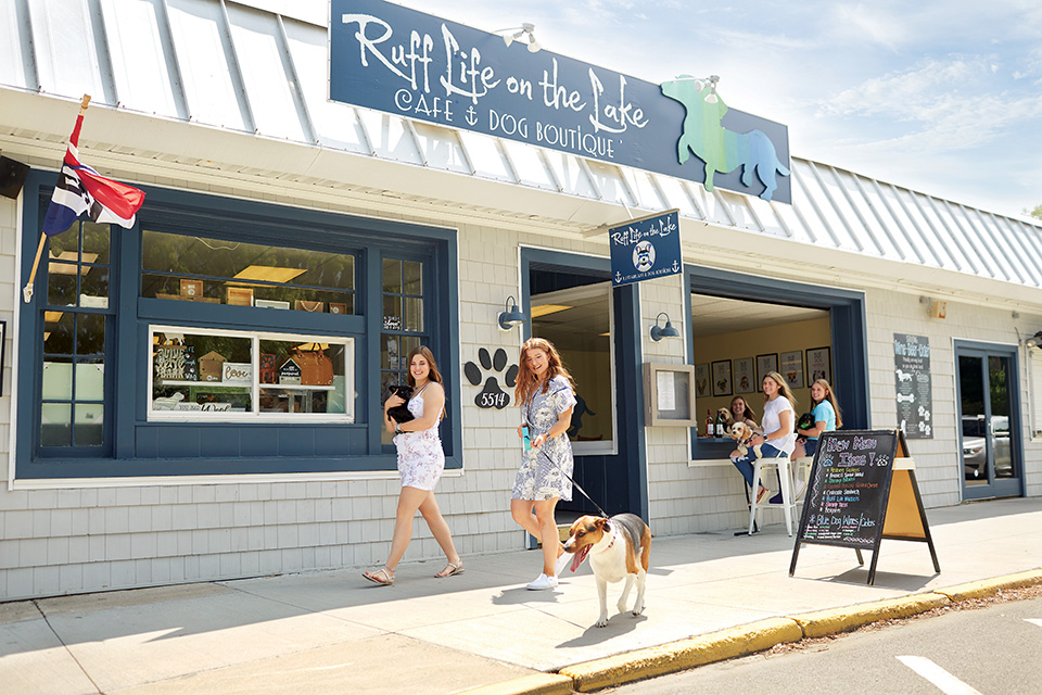 Women walking dogs outside Ruff Life on the Lake (Photo courtesy of Ashtabula County Convention & Visitors Bureau)