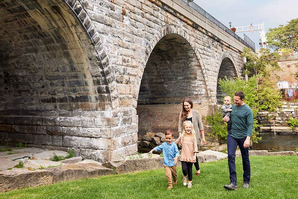 Parents and children walking in Kent’s Franklin Mills Riveredge Park (photo by Kevin Kopanski)