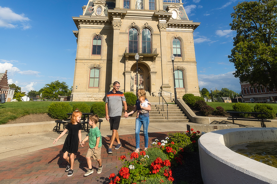 Parents and children walking outside Bellefontaine’s Logan County Courthouse (photo by Matt Shiffler)