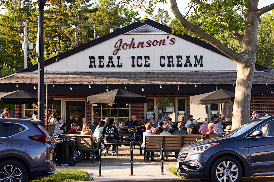 Johnson’s Real Ice Cream exterior in Bexley (photo by Brian Kaiser)