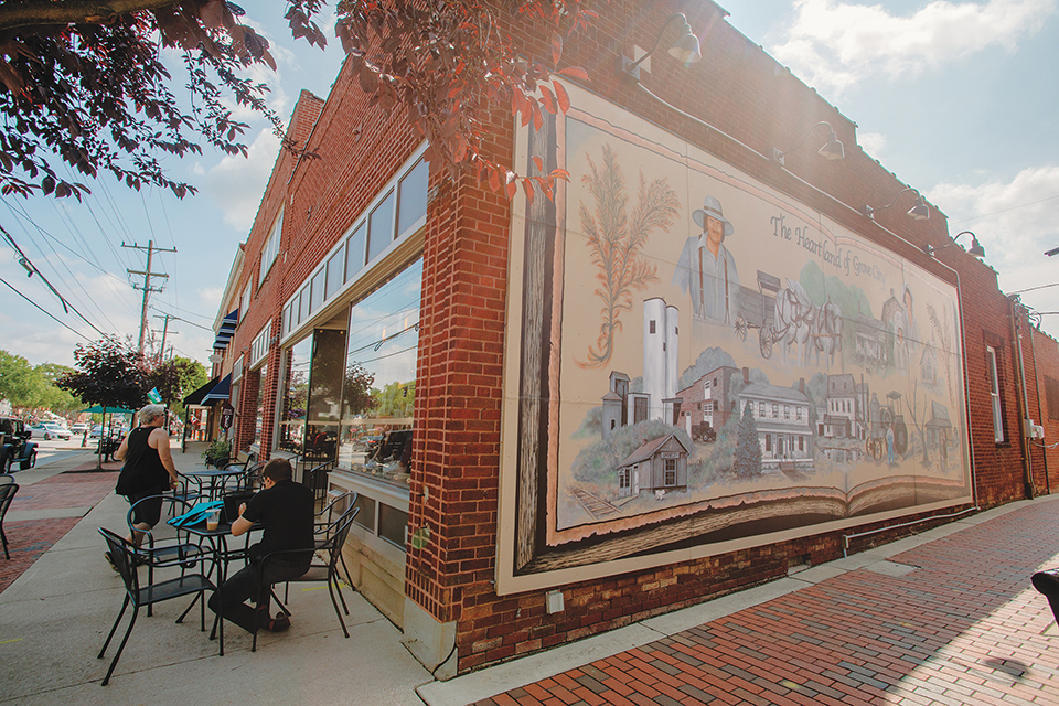 “The Heartland of Grove City” mural downtown (photo by Megan Leigh Barnard)