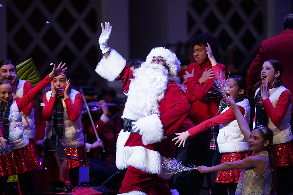 Holiday Pops with the Cincinnati Pops Orchestra (courtesy of Cincinnati Pops Orchestra)