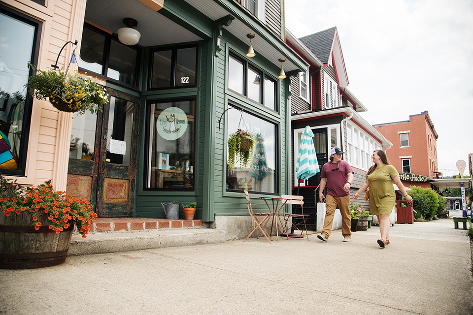 Couple walking in downtown Thomas, West Virginia (photo courtesy of Tucker County CVB)