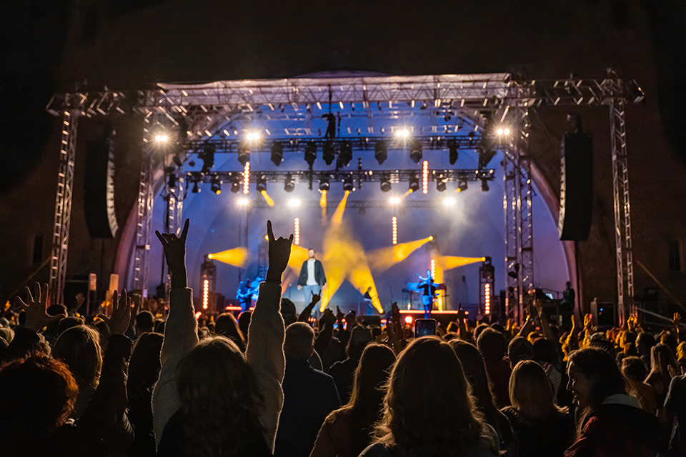 Crowd at Toledo Zoo’s outdoor amphitheater (photo courtesy of the Toledo Zoo)