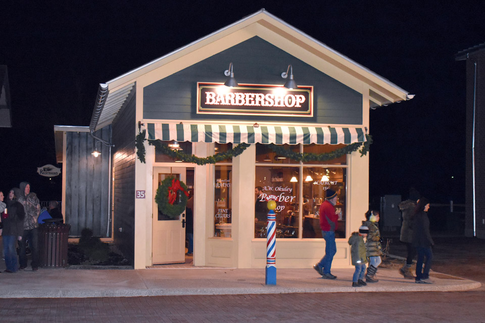 Building decorated for the holidays at Sauder Village’s Merry & Bright Holiday Nights (photo courtesy of Sauder Village)