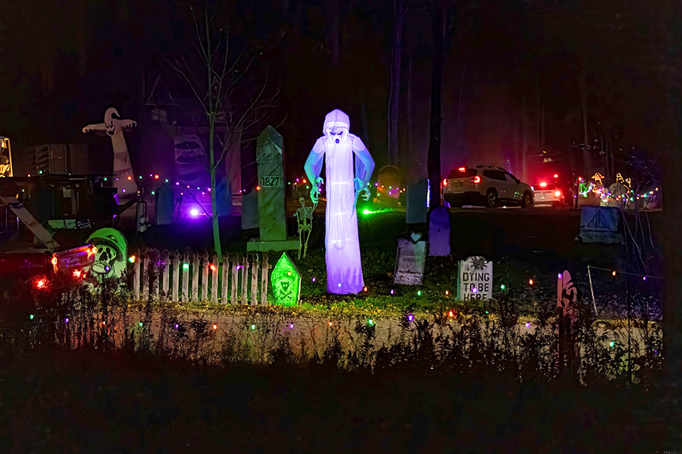 Halloween Drive-thru at Farmpark (Earl Linaburg Photos)
