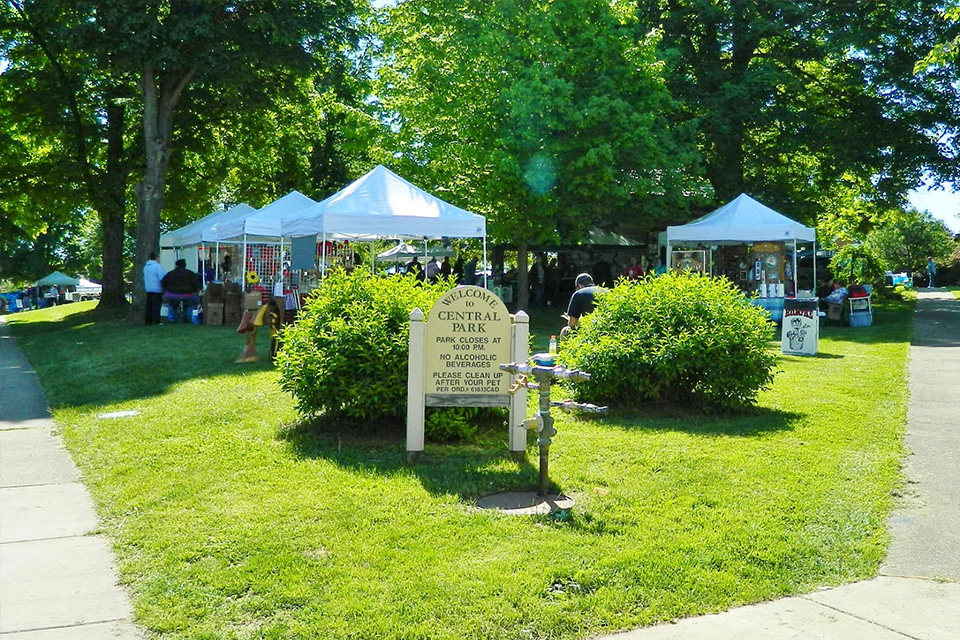 Mohican Arts and Crafts Festival (courtesy of Loudonville Chamber of Commerce)