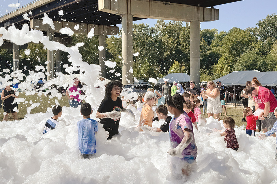 Kids playing with bubbles at Oh Wow! Children’s Center for Science & Technology in Youngstown (photo courtesy of Oh Wow! Children’s Center for Science & Technology)