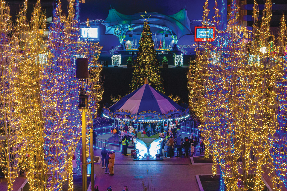 Scene at Wanderlights at Columbus Commons (photo by Mike Cairns, Infinite Impact)