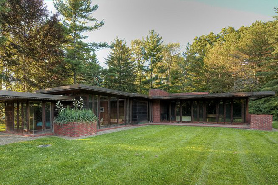 Exterior of the Frank Lloyd Wright-designed Weltzheimer/Johnson House in Oberlin, Ohio (photo courtesy of Allen Memorial Art Museum)