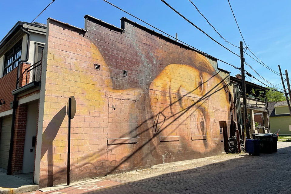 ”Mona Lisa” mural in the Short North Arts District in Columbus (photo by Jim Vickers)