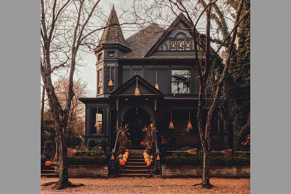 Victorian-style home decorated for Halloween in Columbus’ Olde Town East neighborhood (photo by Arthur O’Leary)