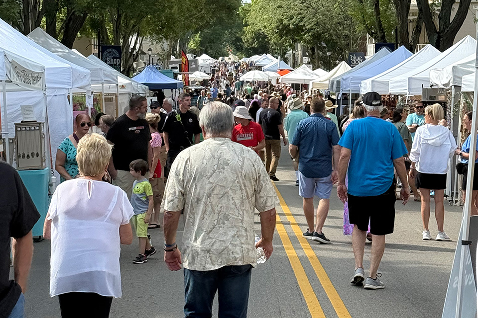 People walking at ArtFEST on Main in Springboro (photo courtesy of ArtFEST on Main)