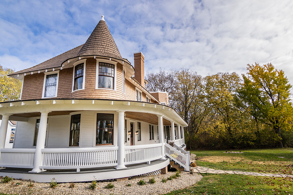 Exterior of Lonz Mansion on Middle Bass Island (photo courtesy of Ohio Department of Natural Resources)