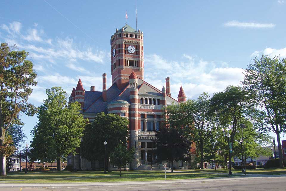 Exterior of Williams County Courthouse in Bryan (photo by Jordan McAlister)