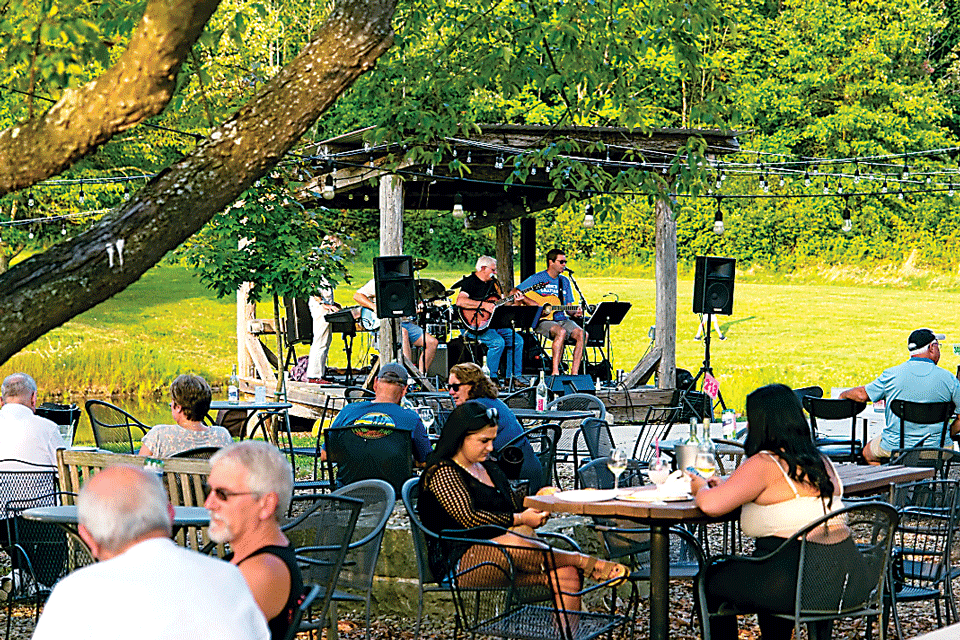 Live music at Hartford Hill Winery in Fowler (photo by Last Frames Productions)