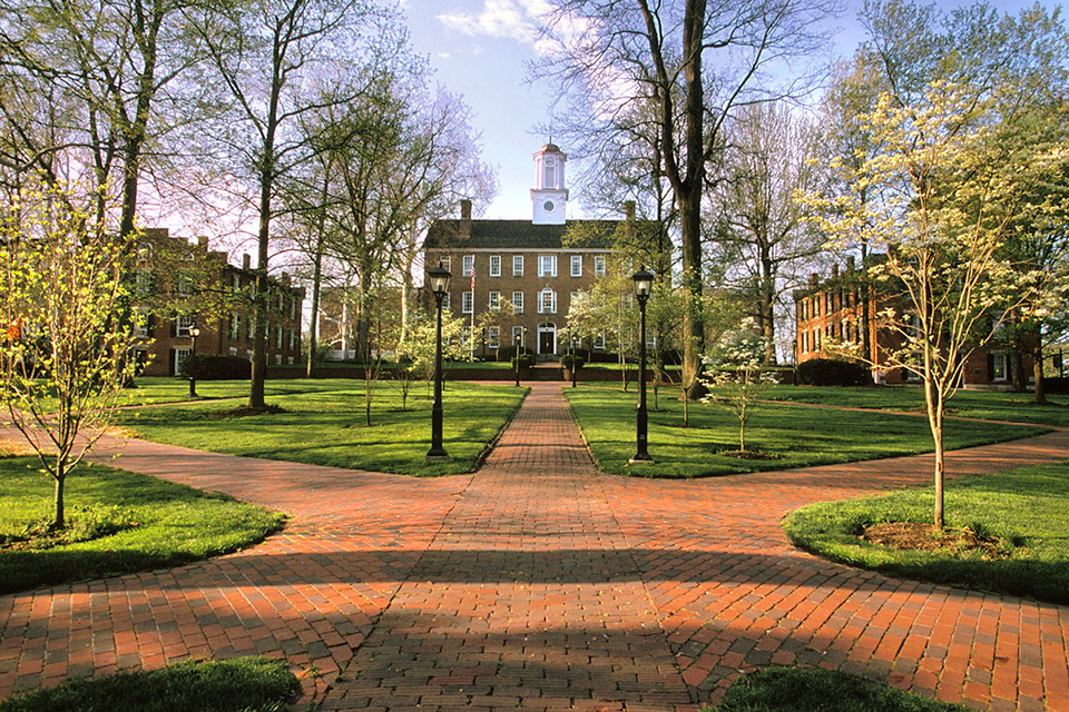 Cutler Hall at Ohio University in Athens (photo all rights reserved 2021 © Ohio University, photo by Chloe Ruffennach)