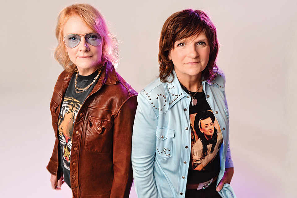 Indigo Girls at Columbus Commons (photo by Shervin Lainez)